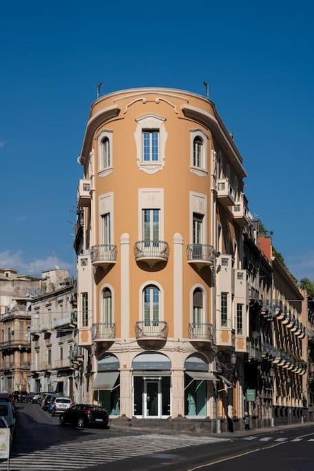 Palazzo Vitrano - Tourist Apartment Катания Экстерьер фото
