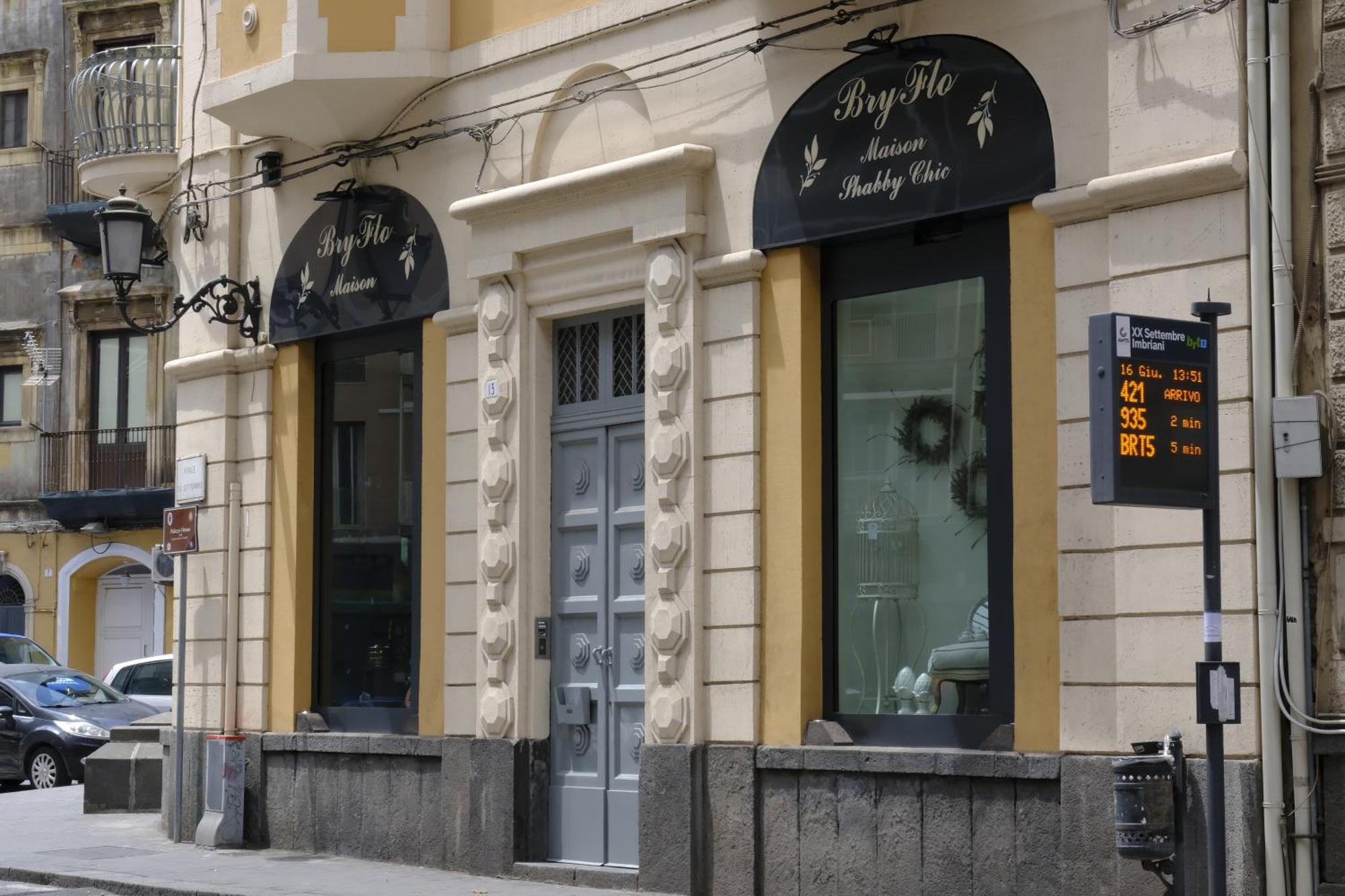 Palazzo Vitrano - Tourist Apartment Катания Экстерьер фото