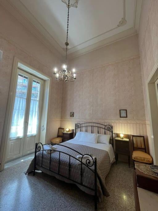 Palazzo Vitrano - Tourist Apartment Катания Экстерьер фото