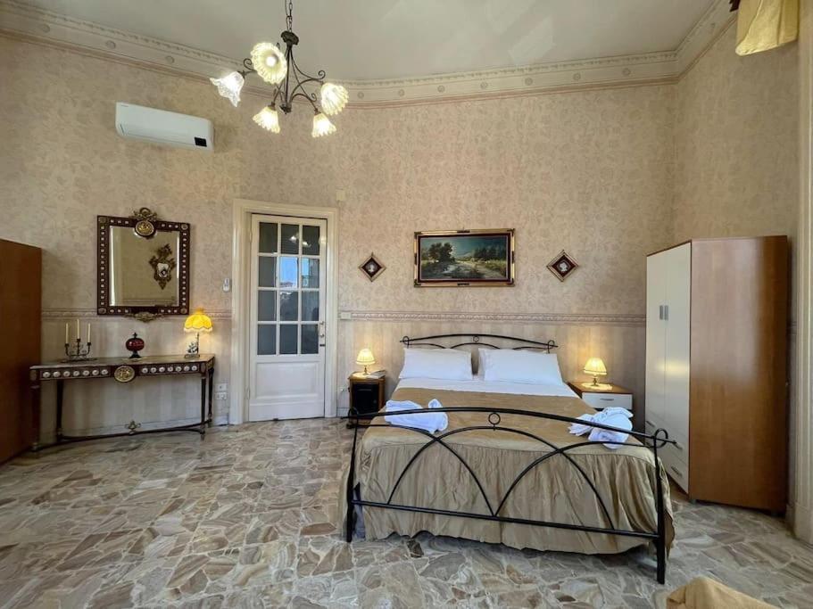 Palazzo Vitrano - Tourist Apartment Катания Экстерьер фото