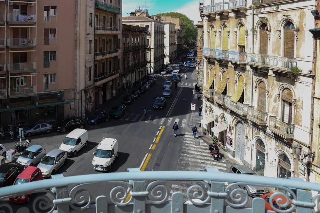 Palazzo Vitrano - Tourist Apartment Катания Экстерьер фото