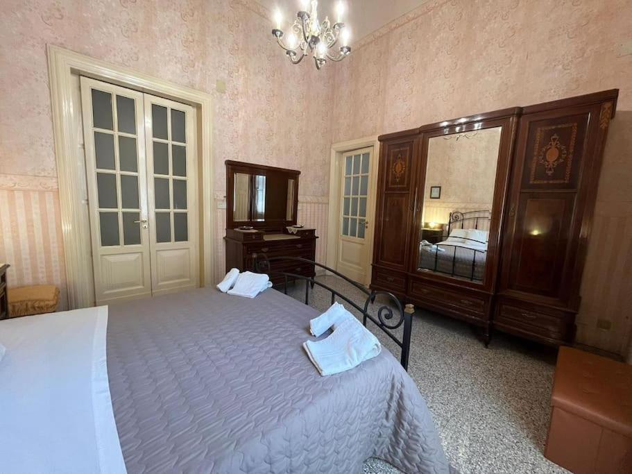 Palazzo Vitrano - Tourist Apartment Катания Экстерьер фото